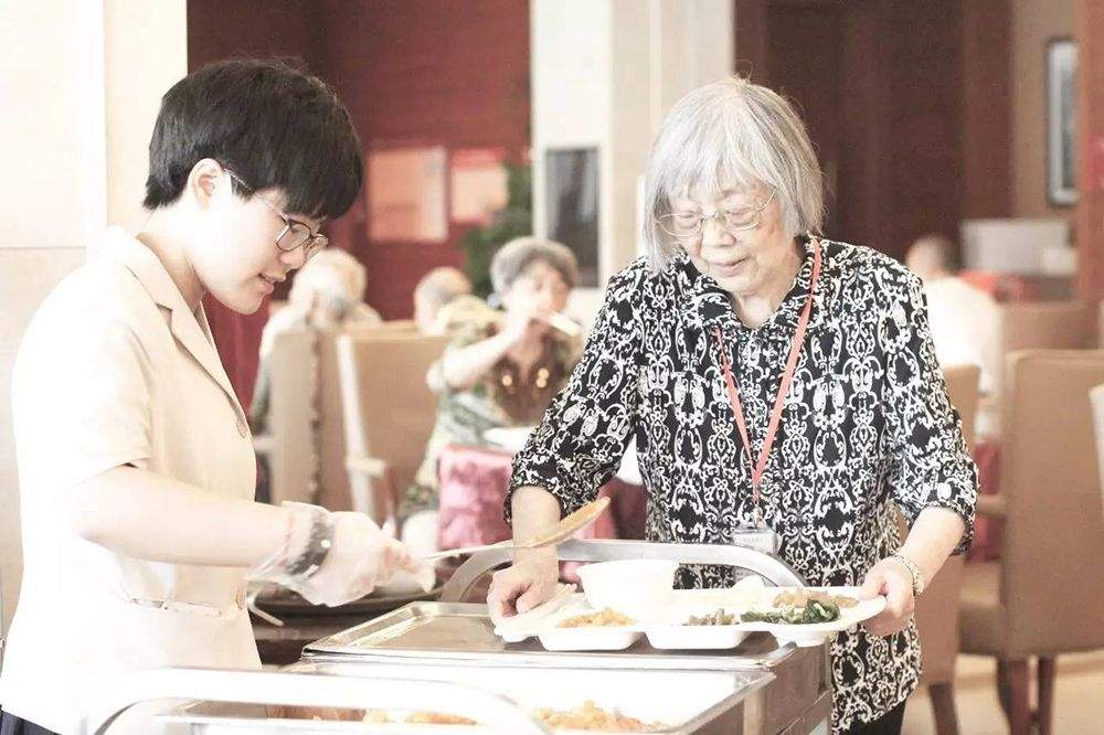 金周路站旁,保利成都和熹会:金牛区近地铁养老机构探访