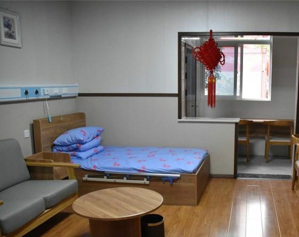 成都龙泉聚宝山养老中心实景图6