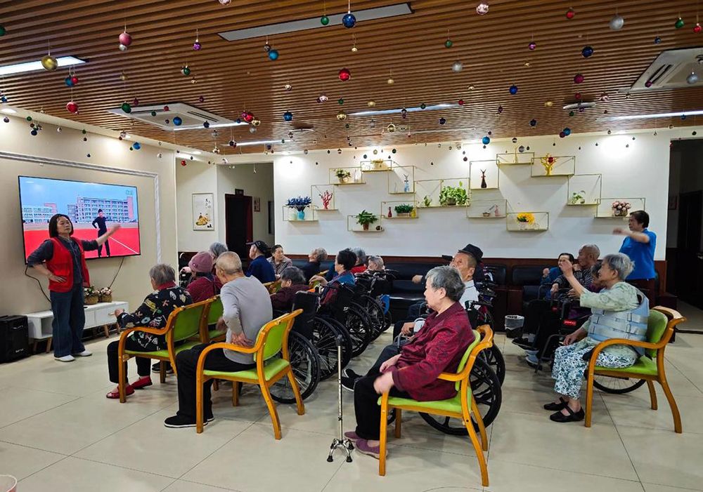 成都市过街楼颐碗汤社区养老中心实景图2